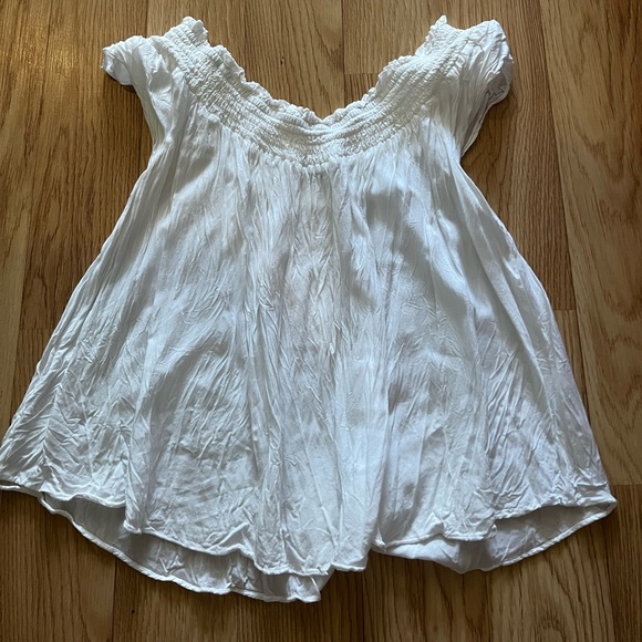 Talula/ Aritzia XXS off shoulder white crinkle top - Picture 3 of 4